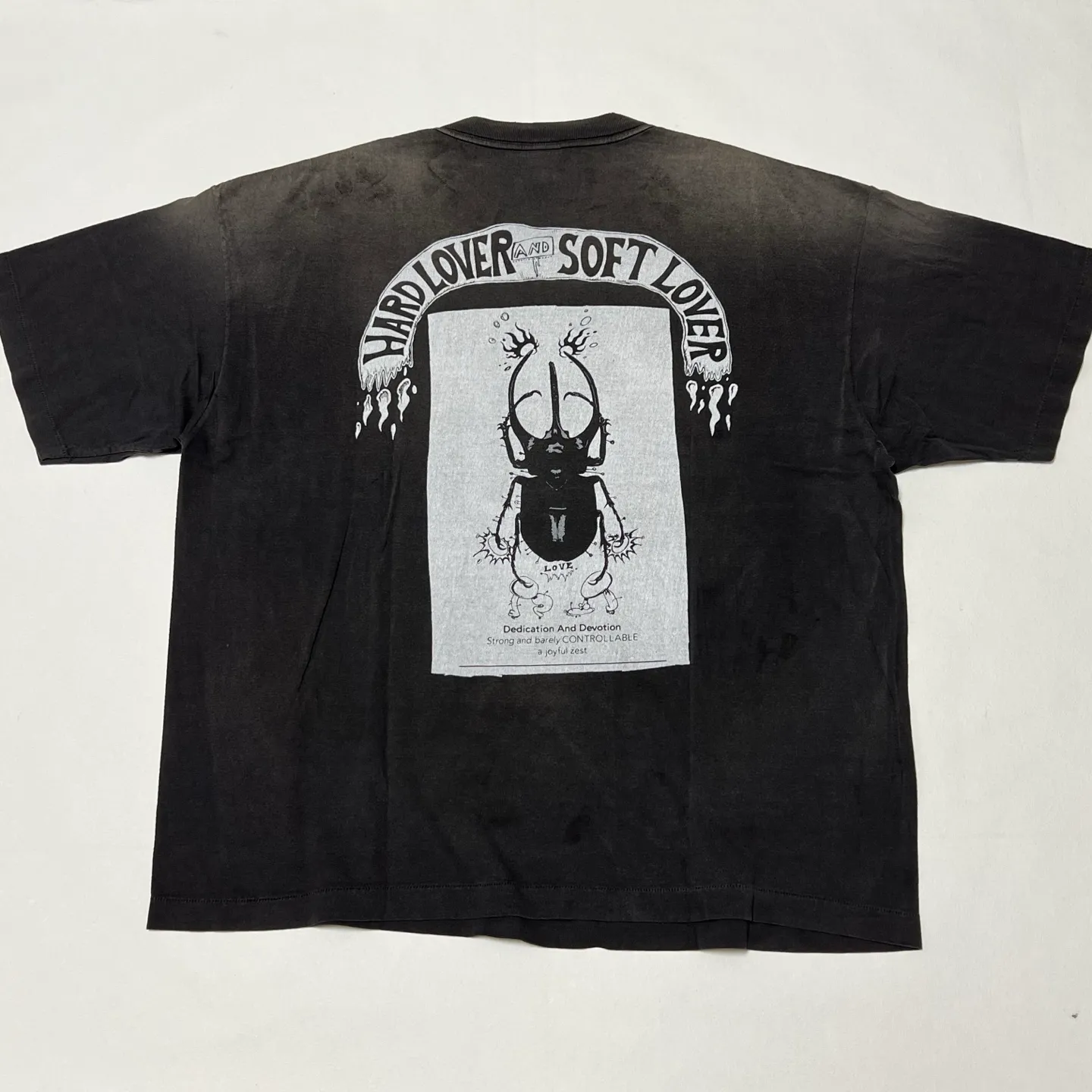SAINT Mxxxxxx SS TEE/THE ETERNAL/BLK Latest Skeleton Beetle Distressed Sulfur Dyeing Retro Short Sleeves Washed Black S-XL Garment Dyeing Rewashed for Distressed Horse Replacement Faded Top Printing Technology Simulates Natural Distressed Style Really Correct Version Original Consistent Main Mark/Washed Mark/Angel Anti-Counterfeiting Mark